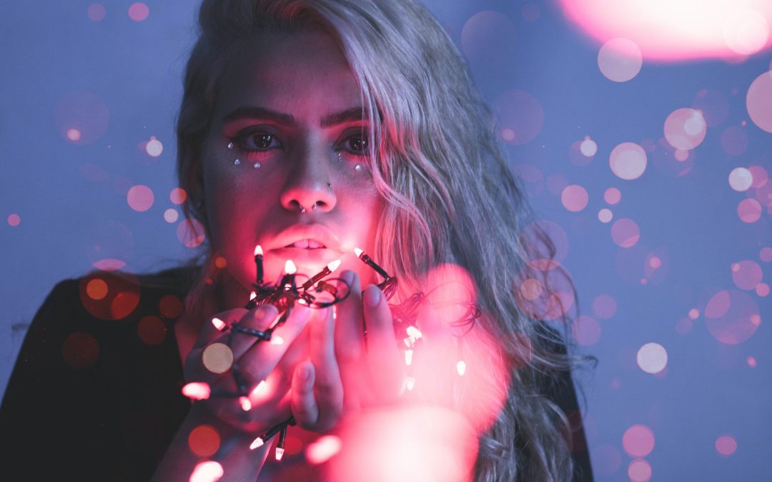 10 Manifestation Journal Prompts to Attract Your Dream Life