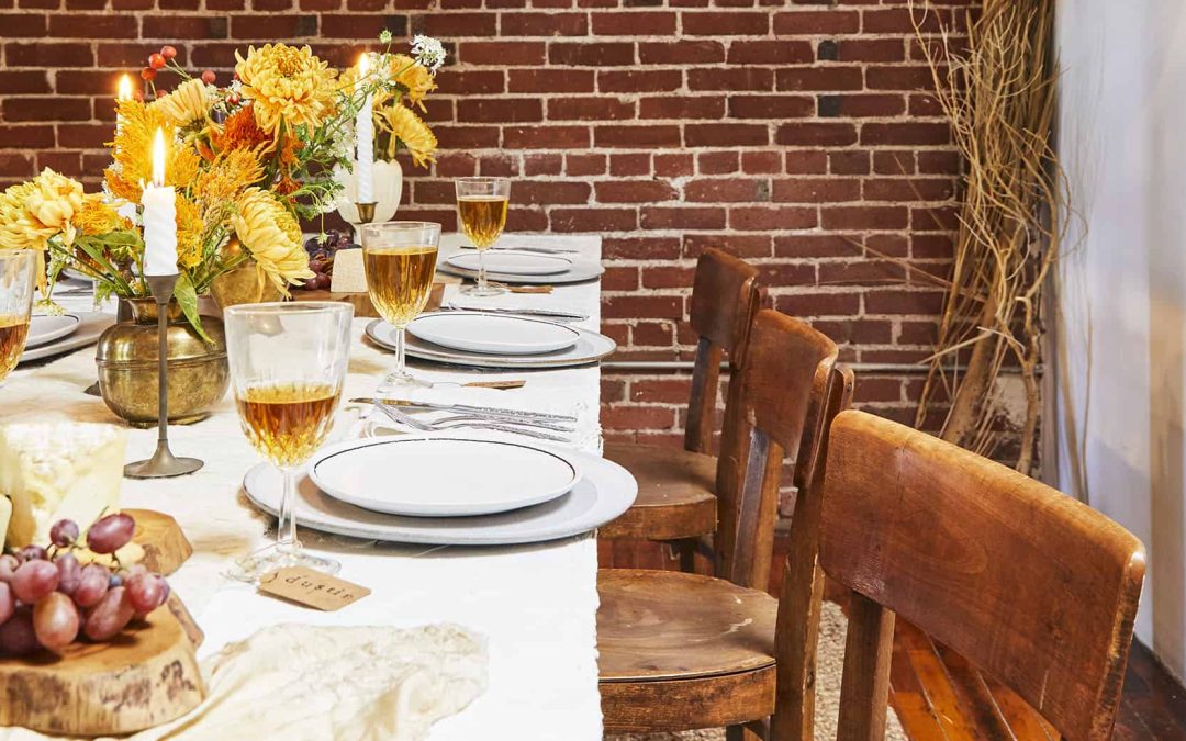 Hosting Ideas to Help You Create a Simple, Cozy Friendsgiving for Your Loved Ones