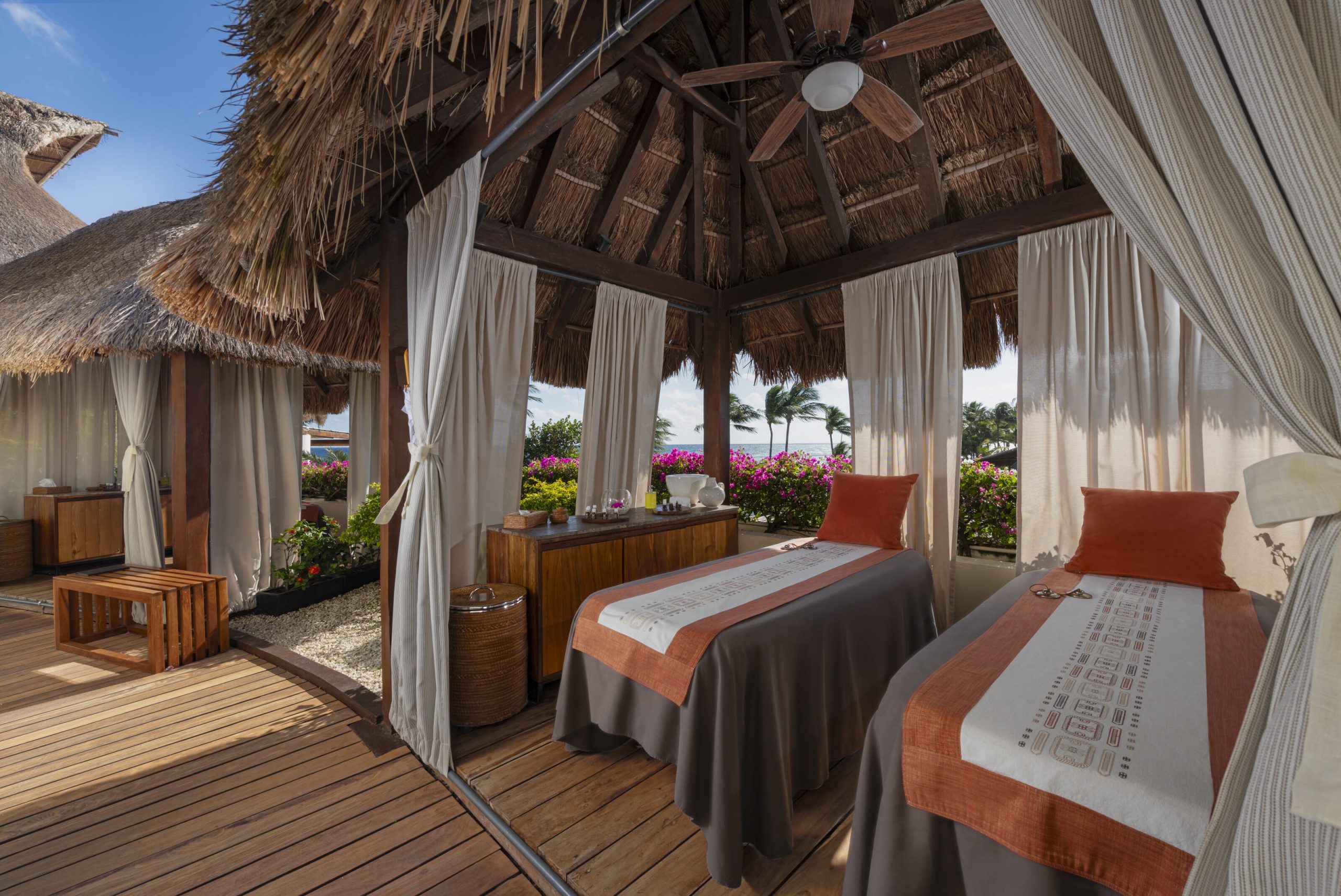 solo woman travel cancun